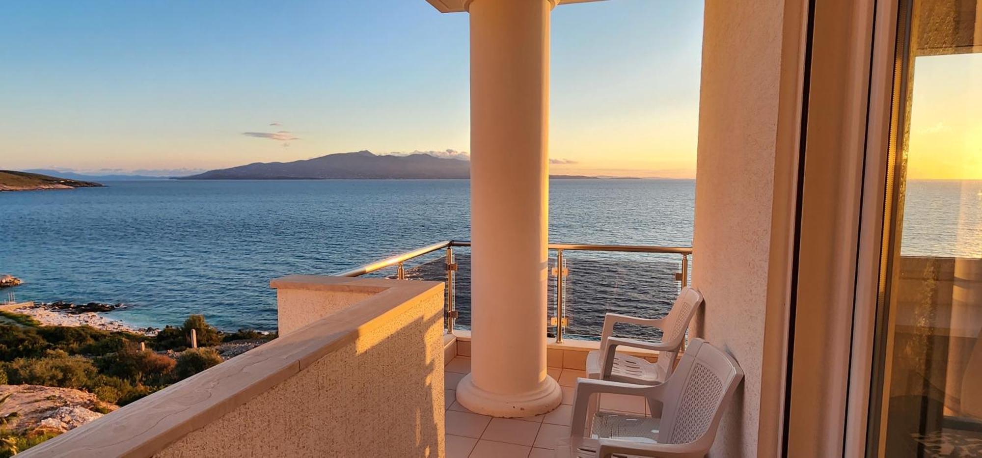 White Residence Luxury Apartments Саранде Екстериор снимка