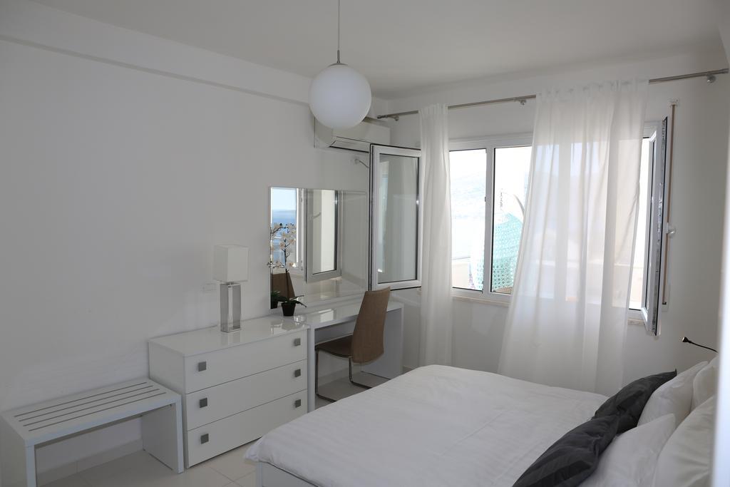 White Residence Luxury Apartments Саранде Стая снимка